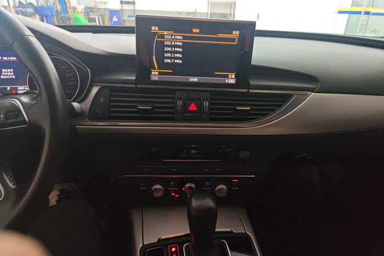 Used Audi A6L 2018 30th Anniversary Edition 35 TFSI Fashion Model Audio And AC Panel