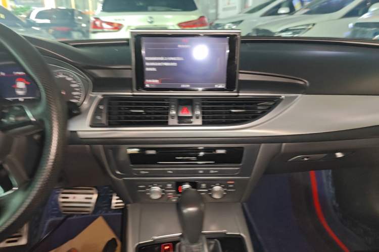 Used Audi A6L 2018 30th Anniversary Edition TFSI Trendy Model Audio And AC Panel