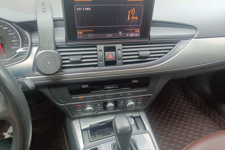 Used Audi A6L 2018 30th Anniversary Edition TFSI Trendy Model Audio And AC Panel