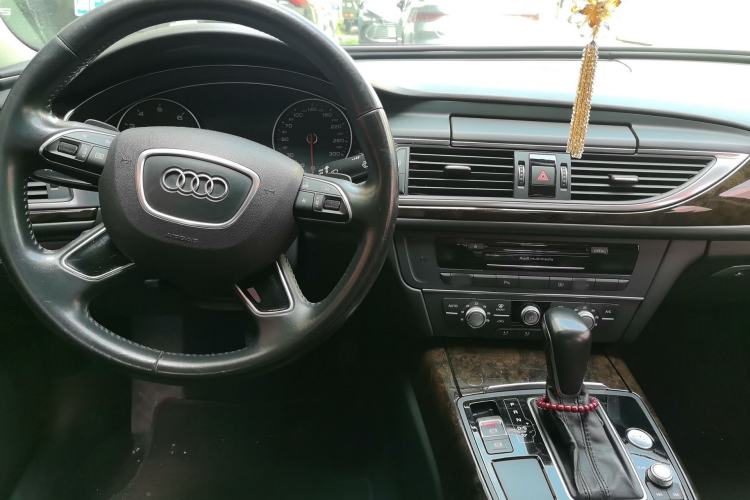 Used Audi A6L 2018 30th Anniversary Edition 35 TFSI Fashion Model Center Console