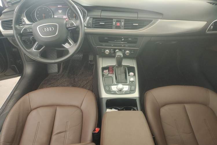 Used Audi A6L 2018 30th Anniversary Edition 35 TFSI Fashion Model Center Console