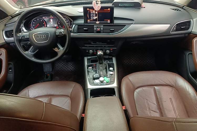 Used Audi A6L 2018 30th Anniversary Edition TFSI Trendy Model Center Console