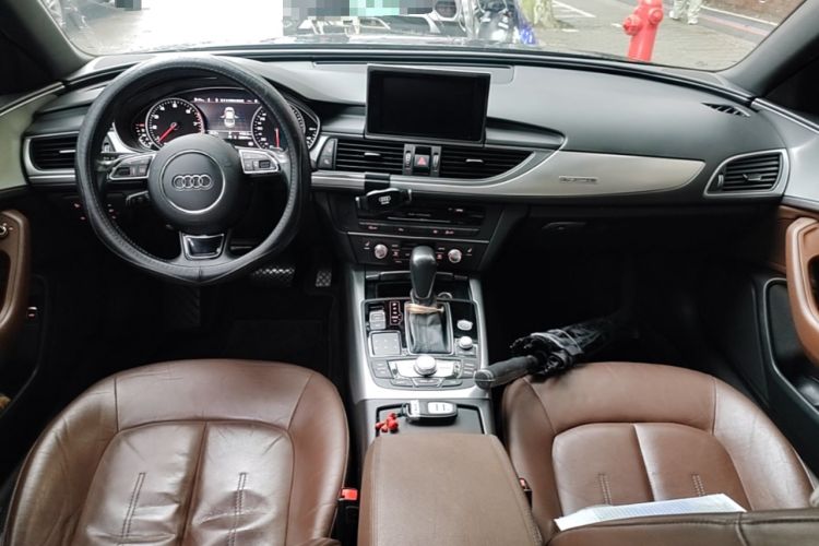 Used Audi A6L 2018 30th Anniversary Edition 45 TFSI quattro Sport model Center Console