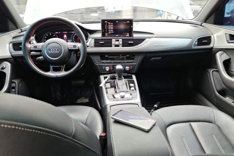 Used Audi A6L 2018 30th Anniversary Edition 45 TFSI quattro Sport model Center Console