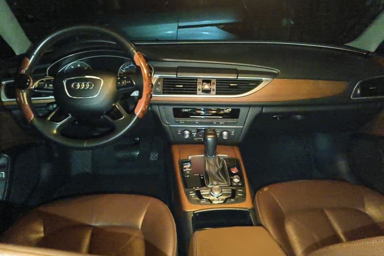 Used Audi A6L 2018 30th Anniversary Edition 30 FSI Style Model Center Console