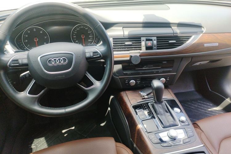 Used Audi A6L 2018 30th Anniversary Edition 45 TFSI quattro Luxury Model Center Console