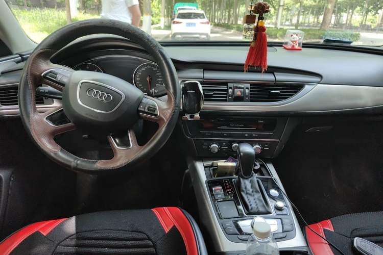 Used Audi A6L 2018 30th Anniversary Edition 35 TFSI Fashion Model Center Console