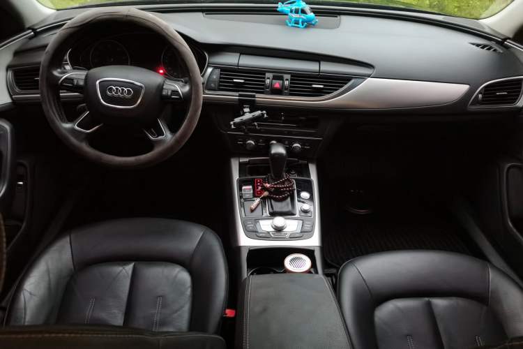 Used Audi A6L 2018 30th Anniversary Edition 35 TFSI Fashion Model Center Console