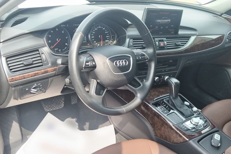 Used Audi A6L 2018 30th Anniversary Edition 35 TFSI Fashion Model Center Console