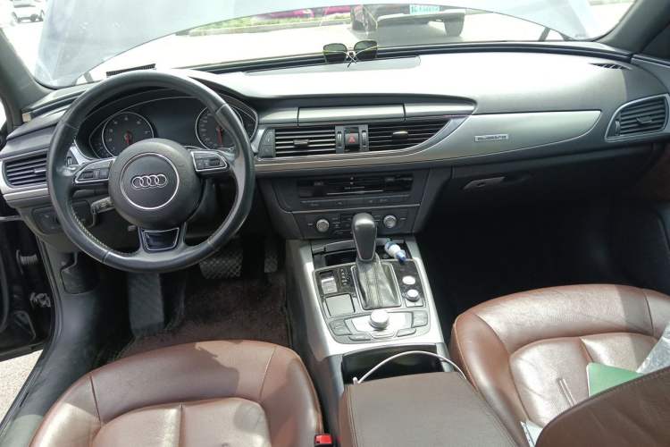 Used Audi A6L 2018 30th Anniversary Edition 45 TFSI quattro Sport model Center Console
