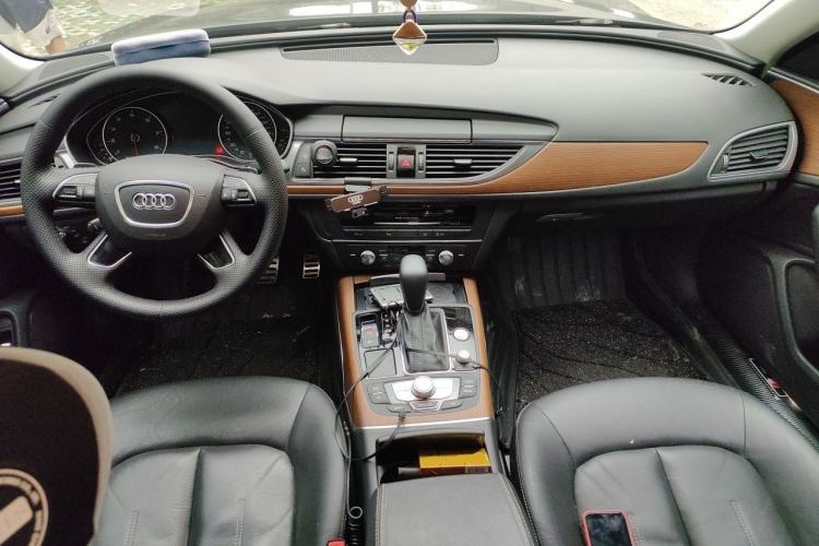 Used Audi A6L 2018 30th Anniversary Edition 30 FSI Style Model Center Console