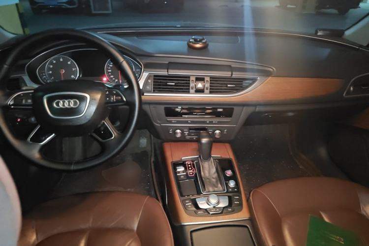 Used Audi A6L 2018 30th Anniversary Edition 30 FSI Style Model Center Console