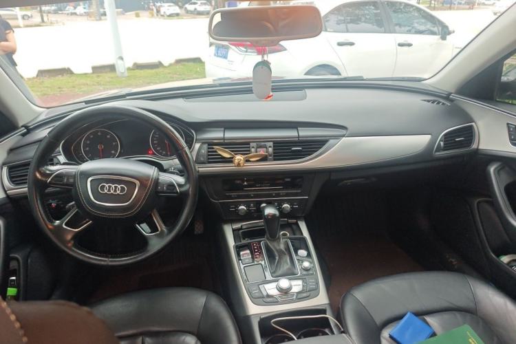 Used Audi A6L 2018 30th Anniversary Edition 35 TFSI Fashion Model Center Console