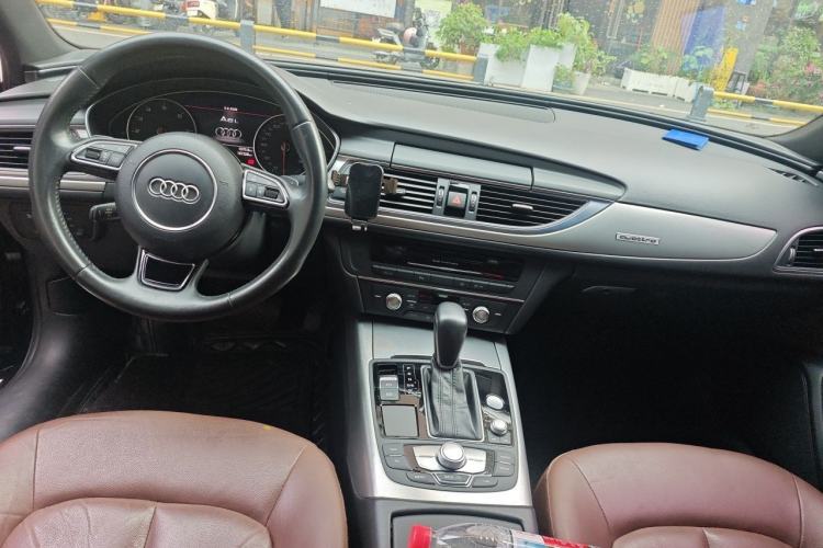 Used Audi A6L 2018 30th Anniversary Edition 45 TFSI quattro Sport model Center Console
