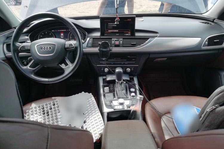 Used Audi A6L 2018 30th Anniversary Edition 35 TFSI Fashion Model Center Console