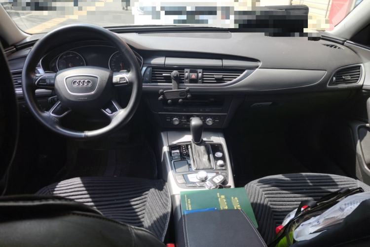 Used Audi A6L 2018 30th Anniversary Edition 35 TFSI Fashion Model Center Console