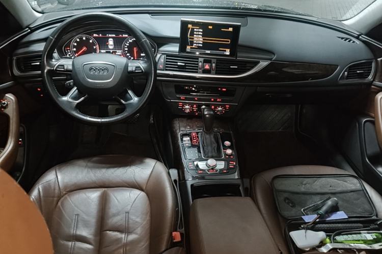 Used Audi A6L 2018 30th Anniversary Edition 35 TFSI Fashion Model Center Console