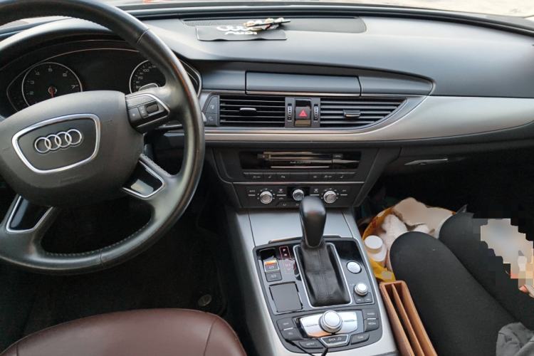 Used Audi A6L 2018 30th Anniversary Edition 35 TFSI Fashion Model Center Console