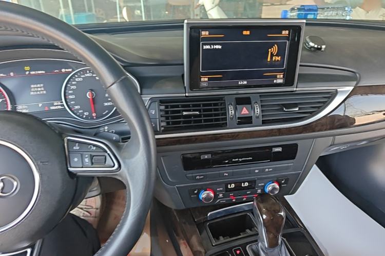 Used Audi A6L 2018 30th Anniversary Edition 45 TFSI quattro Sport model Center Console