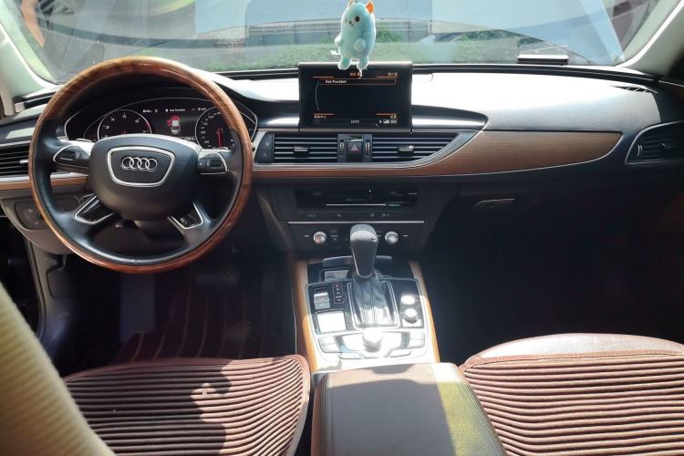 Used Audi A6L 2018 30th Anniversary Edition 30 FSI Style Model Center Console