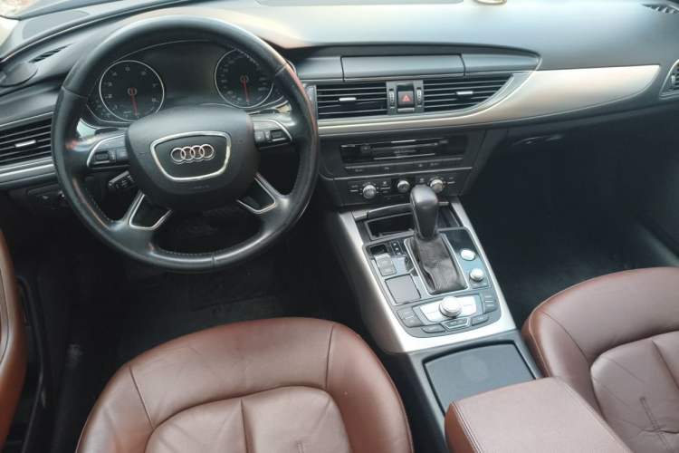 Used Audi A6L 2018 30th Anniversary Edition 35 TFSI Fashion Model Center Console