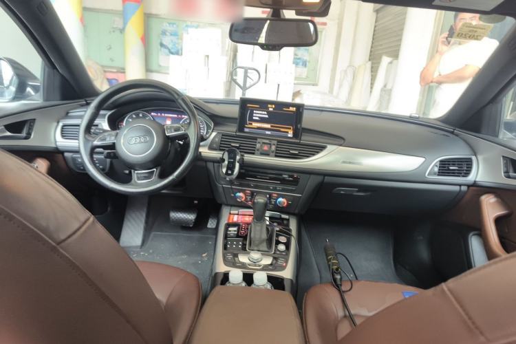 Used Audi A6L 2018 30th Anniversary Edition 45 TFSI quattro Sport model Center Console