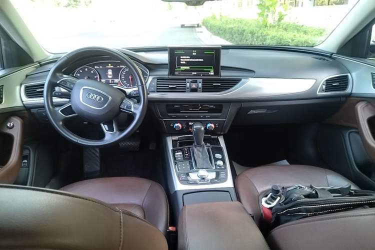 Used Audi A6L 2018 30th Anniversary Edition 35 TFSI Fashion Model Center Console