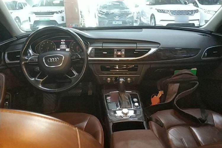 Used Audi A6L 2018 30th Anniversary Edition 35 TFSI Fashion Model Center Console
