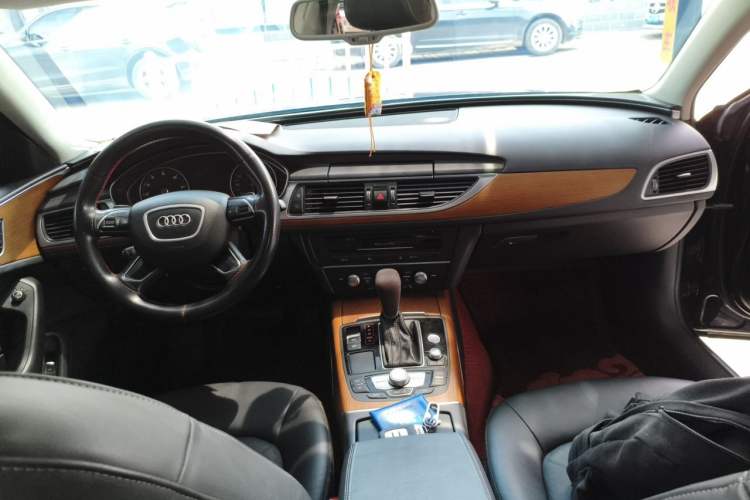 Used Audi A6L 2018 30th Anniversary Edition 30 FSI Style Model Center Console