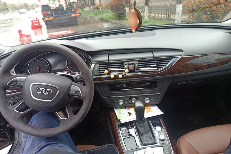 Used Audi A6L 2018 30th Anniversary Edition TFSI Trendy Model Center Console
