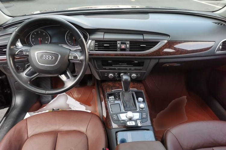 Used Audi A6L 2018 30th Anniversary Edition 35 TFSI Fashion Model Center Console