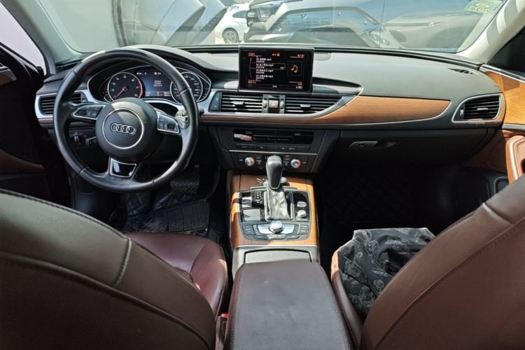 Used Audi A6L 2018 30th Anniversary Edition 30 FSI Style Model Center Console