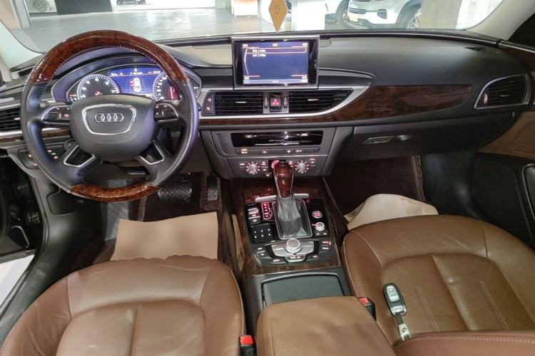 Used Audi A6L 2018 30th Anniversary Edition 35 TFSI Fashion Model Center Console