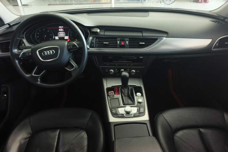 Used Audi A6L 2018 30th Anniversary Edition 35 TFSI Fashion Model Center Console