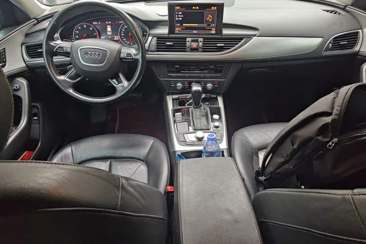 Used Audi A6L 2018 30th Anniversary Edition TFSI Trendy Model Center Console