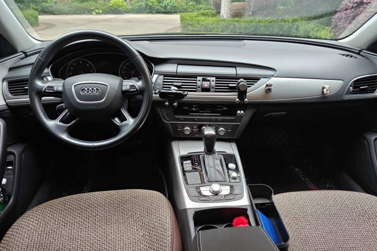 Used Audi A6L 2018 30th Anniversary Edition 35 TFSI Fashion Model Center Console