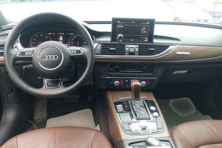 Used Audi A6L 2018 30th Anniversary Edition 45 TFSI quattro Sport model Center Console