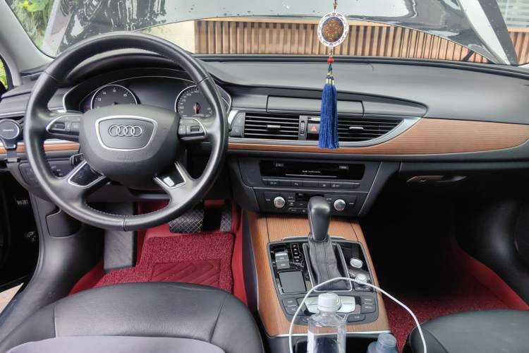 Used Audi A6L 2018 30th Anniversary Edition 30 FSI Style Model Center Console