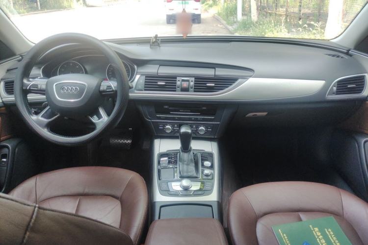 Used Audi A6L 2018 30th Anniversary Edition 35 TFSI Fashion Model Center Console