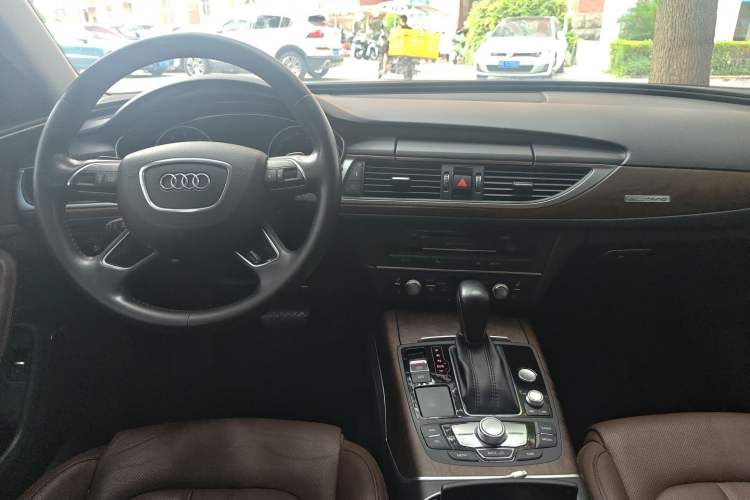 Used Audi A6L 2018 30th Anniversary Edition 45 TFSI quattro Luxury Model Center Console