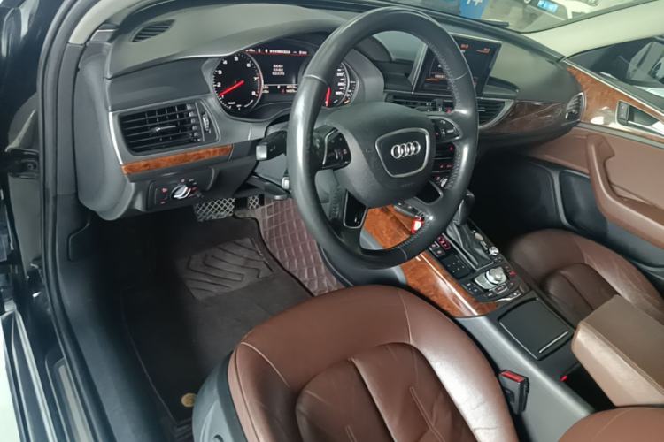Used Audi A6L 2018 30th Anniversary Edition 35 TFSI Fashion Model Center Console