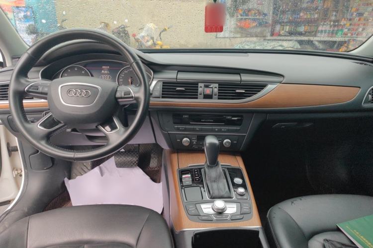 Used Audi A6L 2018 30th Anniversary Edition 30 FSI Style Model Center Console