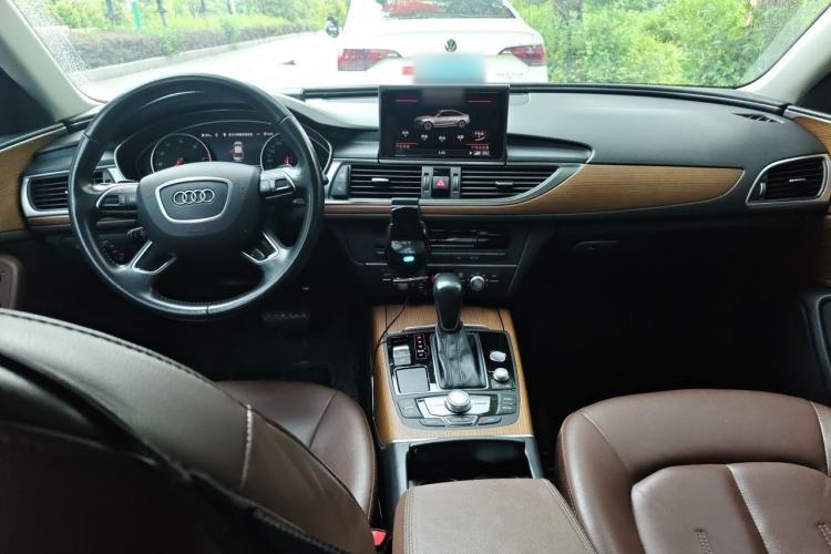 Used Audi A6L 2018 30th Anniversary Edition 35 TFSI Fashion Model Center Console