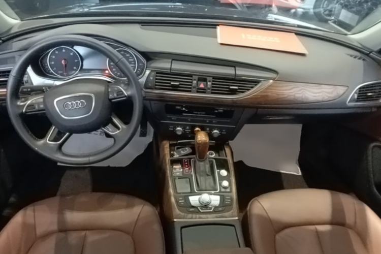 Used Audi A6L 2018 30th Anniversary Edition 35 TFSI Fashion Model Center Console