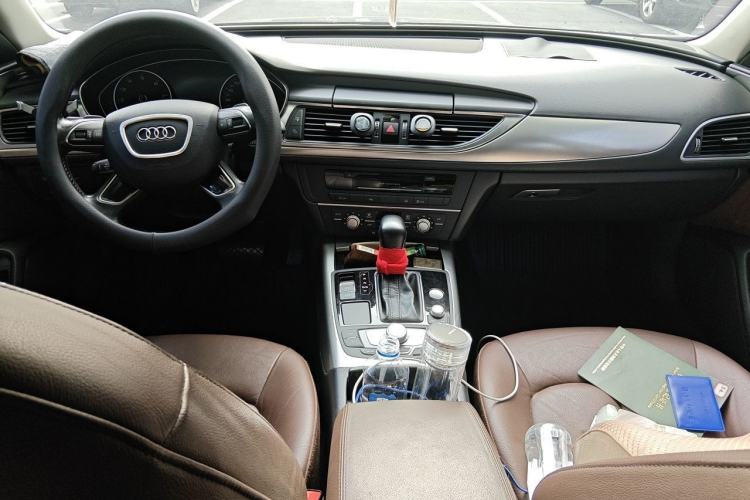 Used Audi A6L 2018 30th Anniversary Edition 35 TFSI Fashion Model Center Console