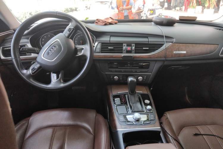 Used Audi A6L 2018 30th Anniversary Edition 45 TFSI quattro Luxury Model Center Console