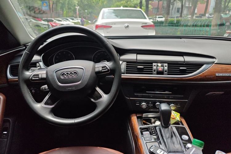 Used Audi A6L 2018 30th Anniversary Edition 35 TFSI Fashion Model Center Console