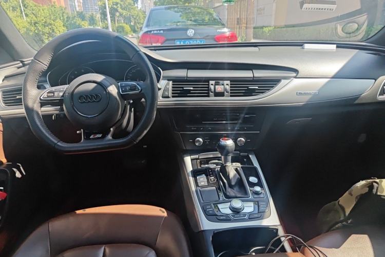 Used Audi A6L 2018 30th Anniversary Edition 45 TFSI quattro Sport model Center Console