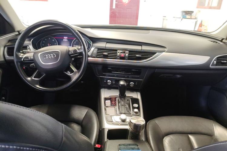 Used Audi A6L 2018 30th Anniversary Edition 35 TFSI Fashion Model Center Console
