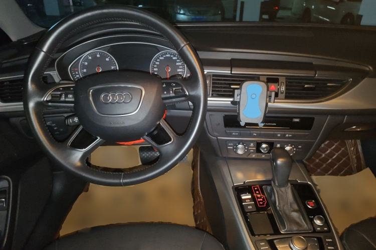 Used Audi A6L 2018 30th Anniversary Edition TFSI Trendy Model Center Console